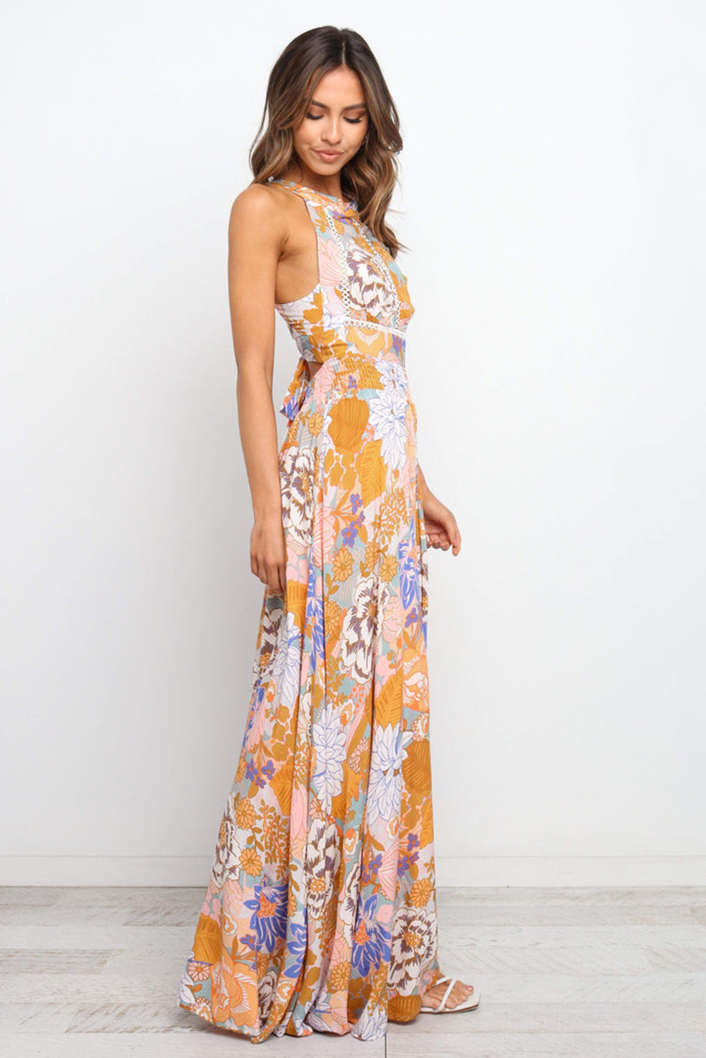 Oranges rückenfreies Maxikleid mit Blumenmuster und Schnürung im Boho-Stil