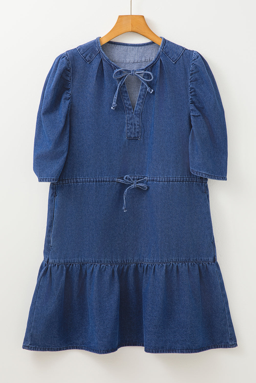 Blaues Jeans-Minikleid mit Kordelzug und hoher Taille und Puffärmeln