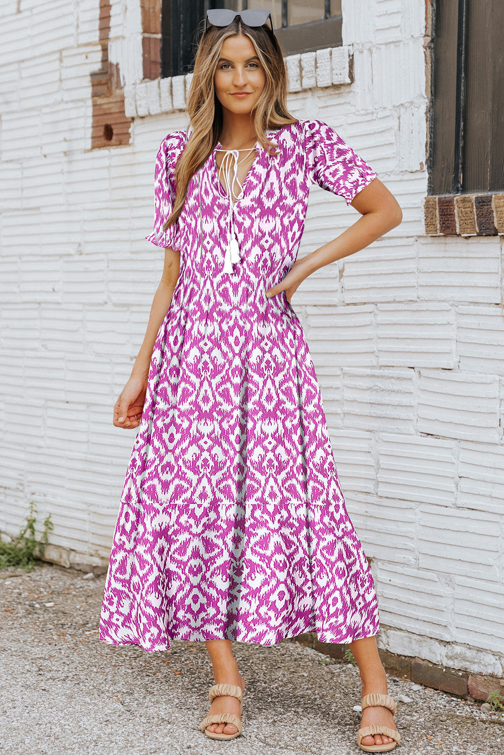 Rosa, lässiges Maxikleid mit V-Ausschnitt und geometrischem Print